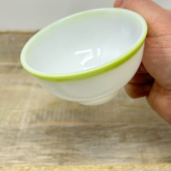 Vintage 1950's Pyrex Tea Cups Set of 4 - Picture 2 of 6